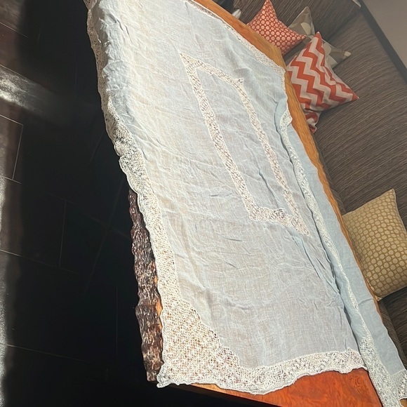 7’ x 5’ Italian Linen & Crochet Tablecloth - Picture 3 of 5